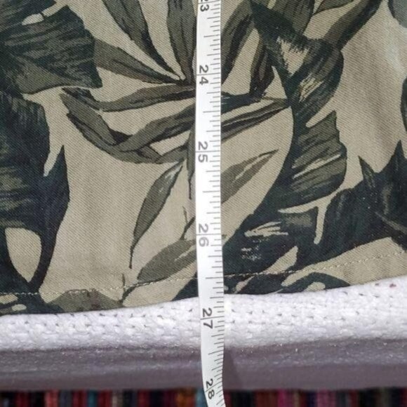 Old Navy Graphic Jungle Leaves V-neck Buttoned LS Army Green Sz. S Tunic Blouse - Picture 7 of 7